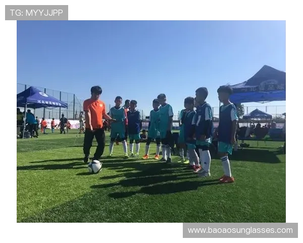 力哥与足球明星同框瞬间回顾展现激情与梦想的完美结合